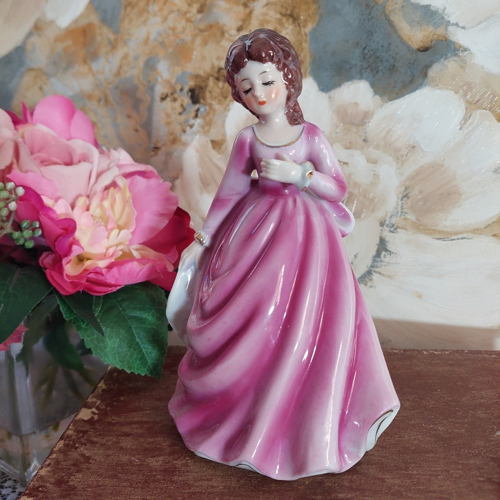 Royal Ascot Figurine Lady in Pink Dress - Vintage Collectible Shabby Chic Decor - Picture 8 of 8